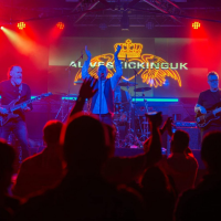 ALIVE & KICKING UK Warrington Irish Club - Simple Minds Tribute